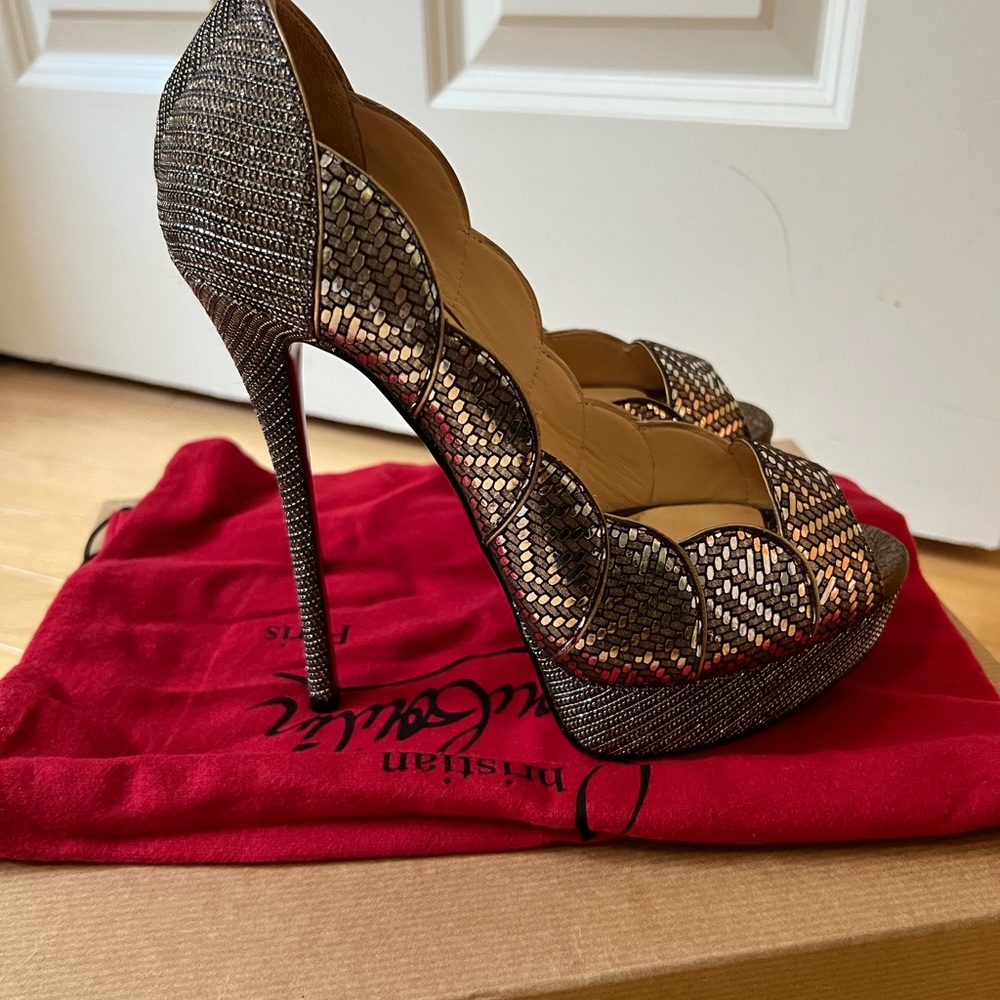 Multicolor torsato pump 150 mm heel worn once silver base